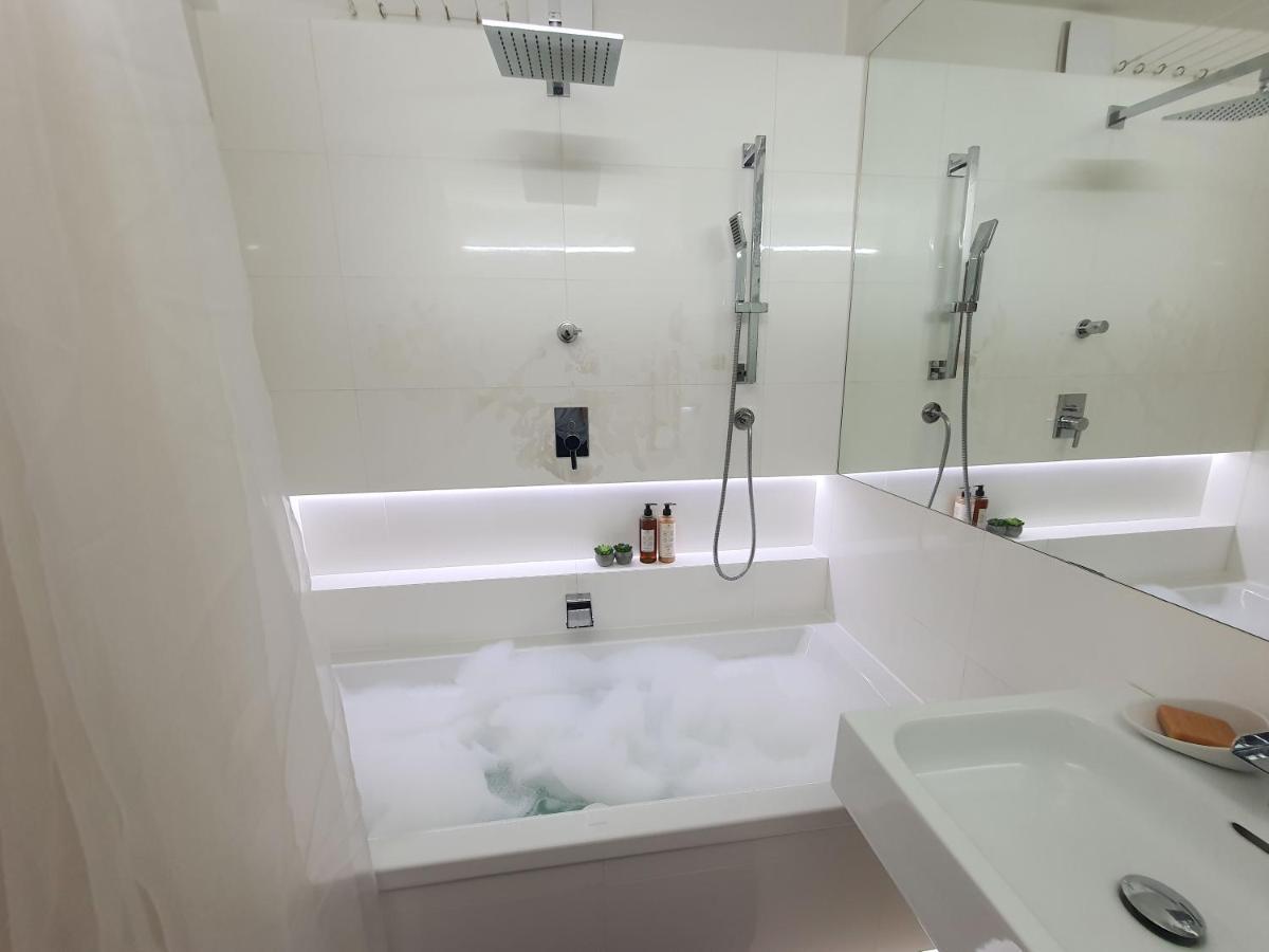 Whitebeeapartament Apartment Вроцлав Екстериор снимка