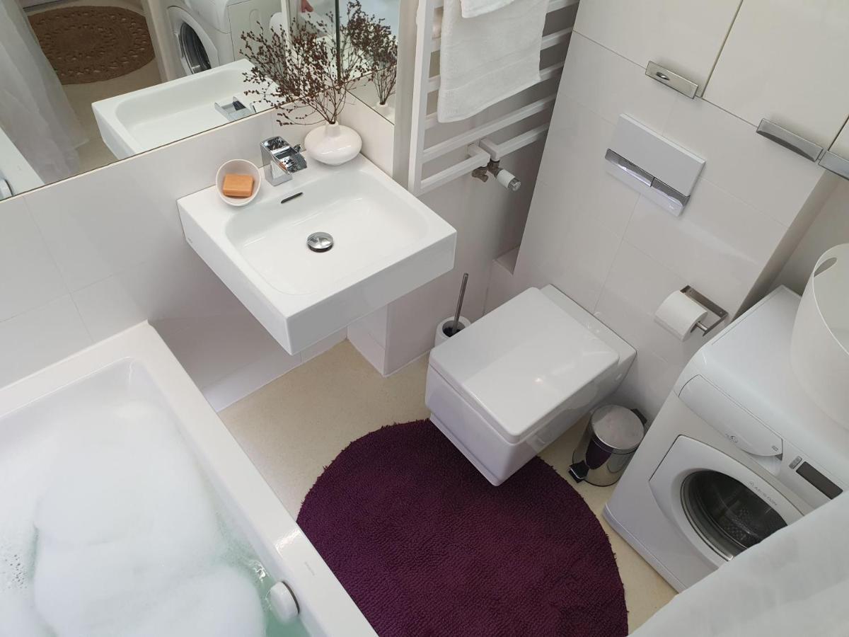 Whitebeeapartament Apartment Вроцлав Екстериор снимка