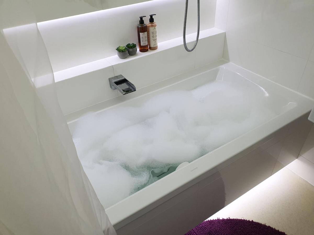 Whitebeeapartament Apartment Вроцлав Екстериор снимка